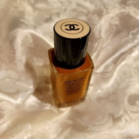 Chanel Healthy Glow Les Beiges Foundation BD141 - Picture 3 of 6